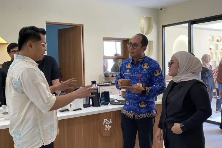 2025-07-17-coffee-shop-makassar