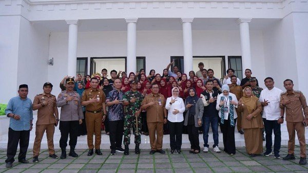 tim-kemenparekraf-saat-berkunjung-ke-koperasi-desa-merah-putih-di-takalar-dokumen-istimewa-1749013257998_169